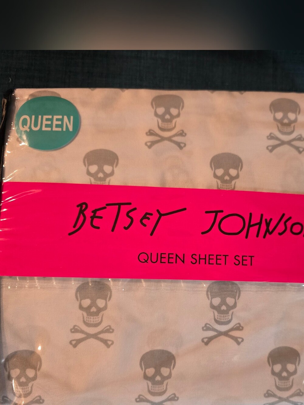 Betsey Johnson Queen Skull Print Sheet Set in Gray and White